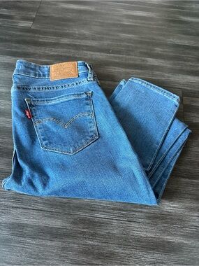 Levi's 711 Skinny Jeans